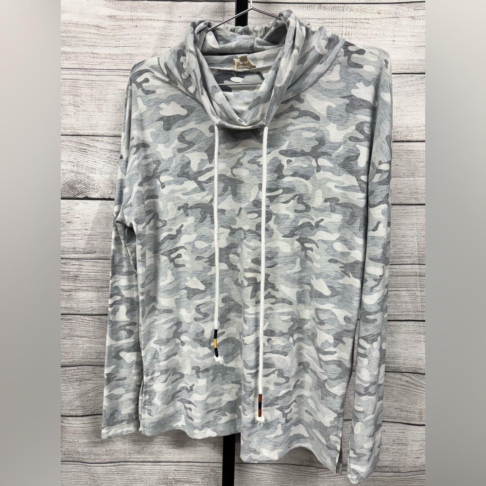 Hem & Thread Camo Pullover